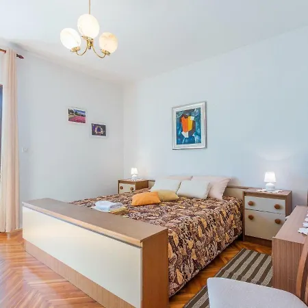 House Grabro דירה